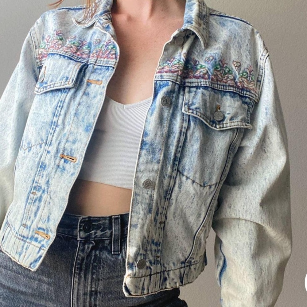 Vintage 1980s Jordache Light Acid Wash Embroidered Button Up Denim Jacket Size S